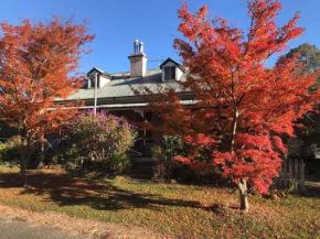 Larsens Cottage 1 - Historic 1880 Home